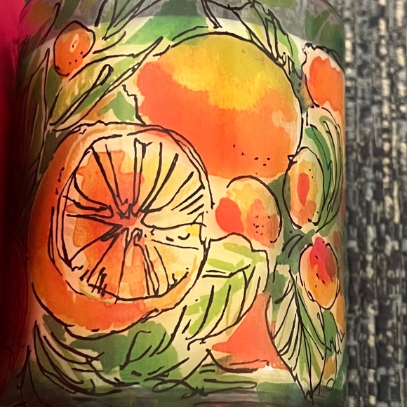 New Lilly Pulitzer Scented 5x5 Candle - Picture 6 of 7